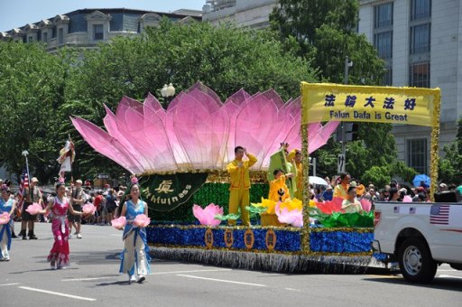Pháo hoa ngày 4-7 . Falun-dafa