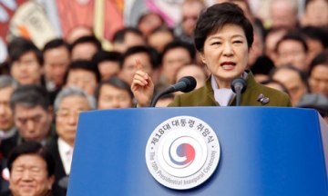 Dân chủ đưa bà Park Geun-hye lên Tổng thống.