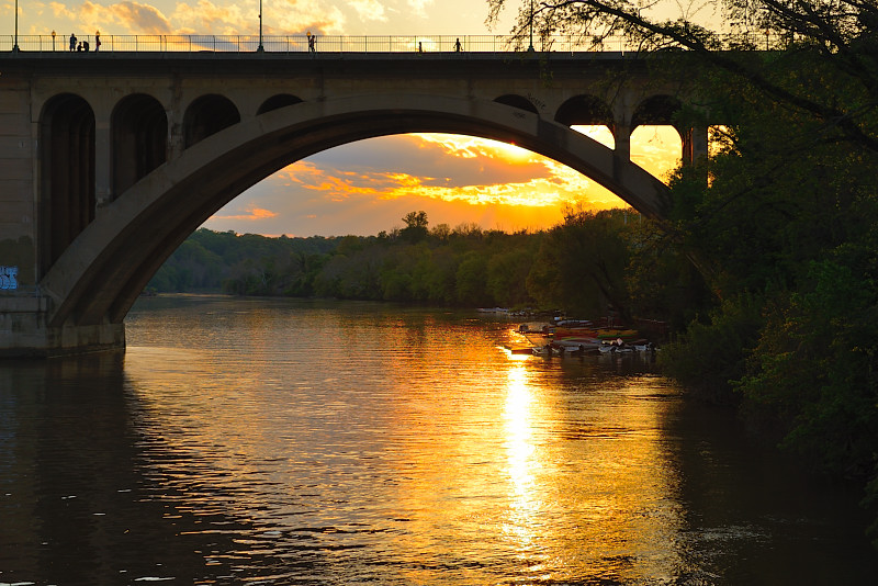 Sông vàng Potomac. Ảnh: HM